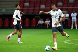 一位效力于 一位效力于